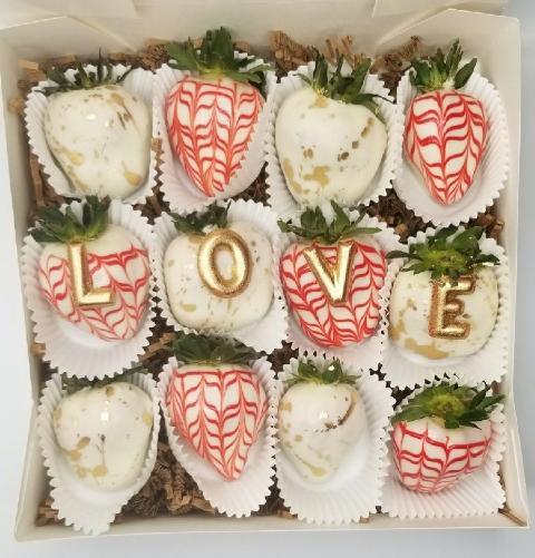 LOVE Valentine Chocolate Strawberries